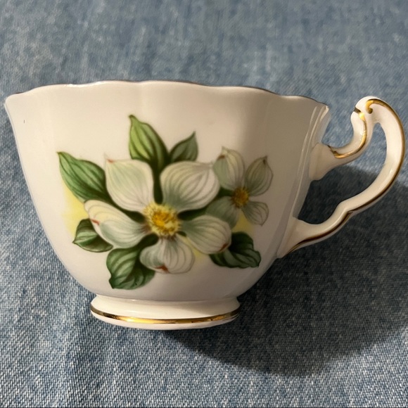 Vintage- Royal Adderley cup & saucer, Canadian provincial flowers series - Picture 6 of 9